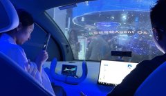 节约警力；正在大会的展览现场 